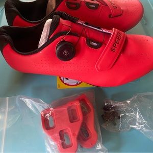 Speed bicycling shoes. Red and black. New
